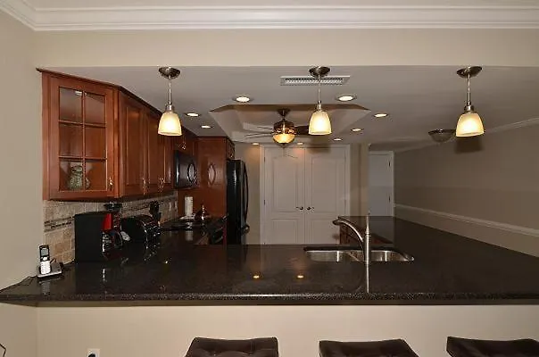 3064 - Shoreline Towers Free Beach Setup Included! Destin