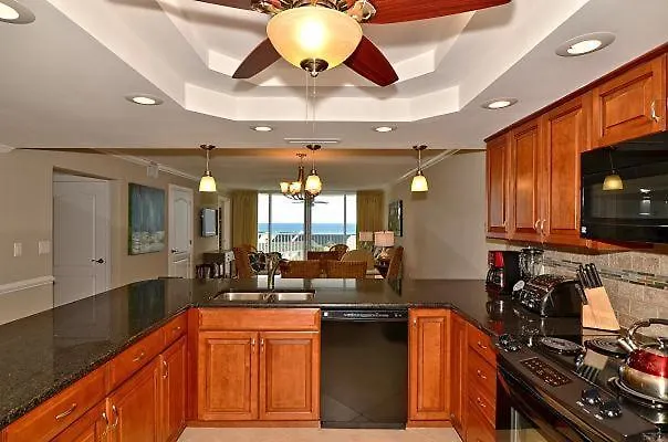 3064 - Shoreline Towers Free Beach Setup Included! Destin Holiday home