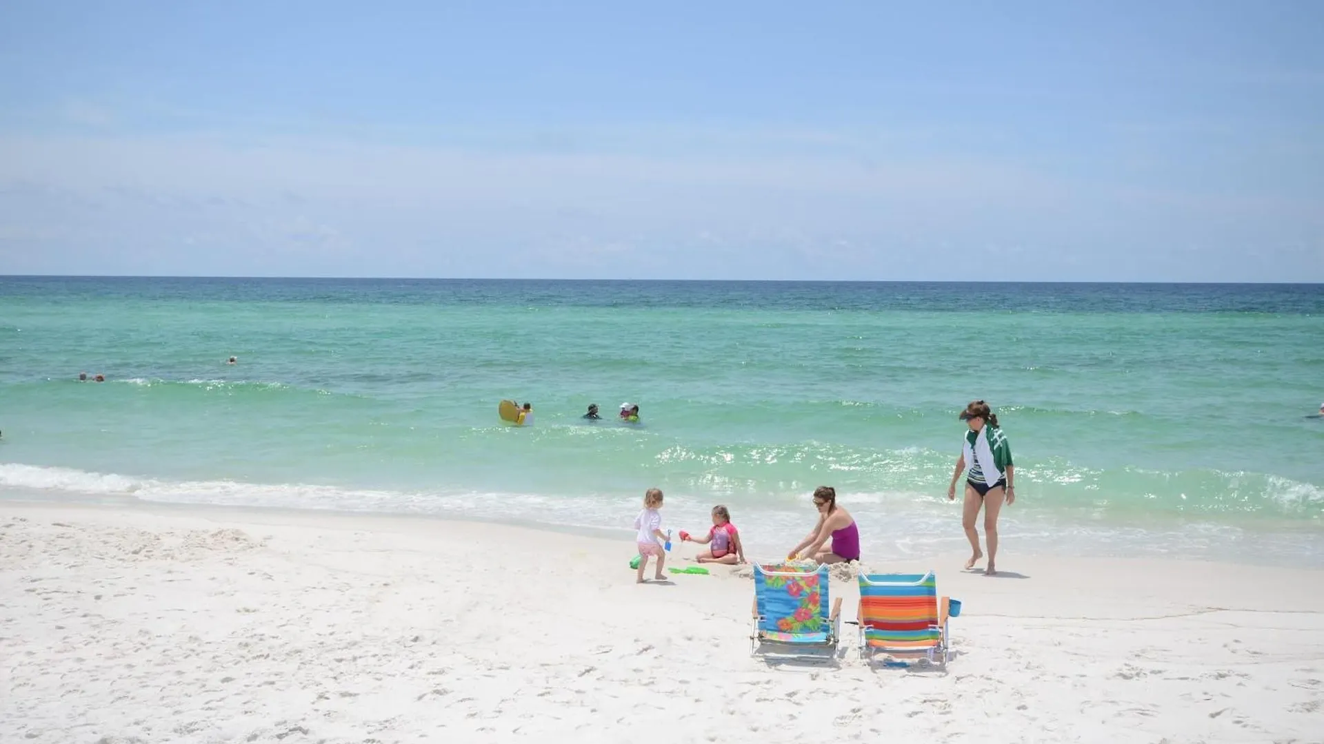 3064 - Shoreline Towers Free Beach Setup Included! Destin Holiday home