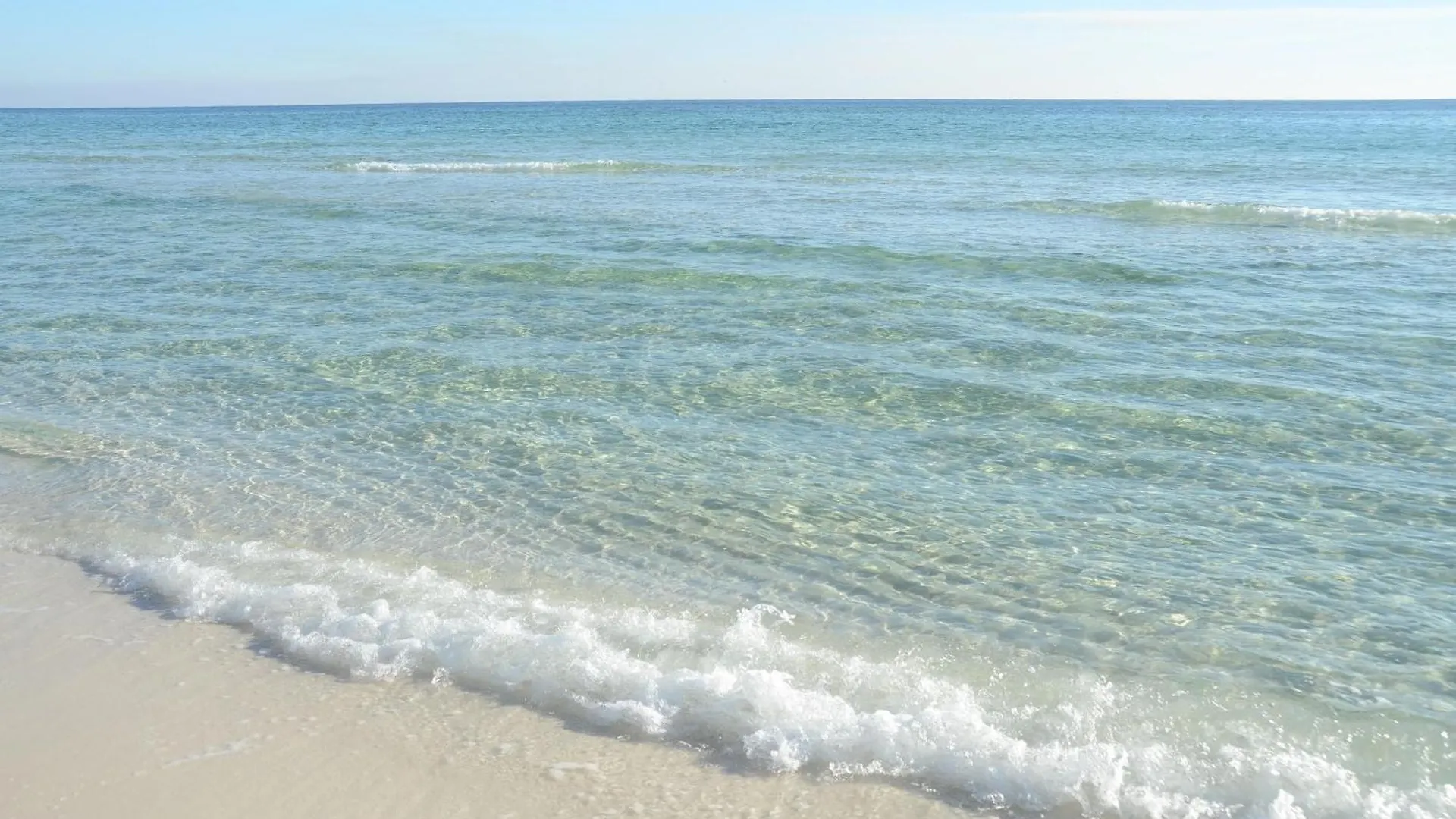 3064 - Shoreline Towers Free Beach Setup Included! Destin