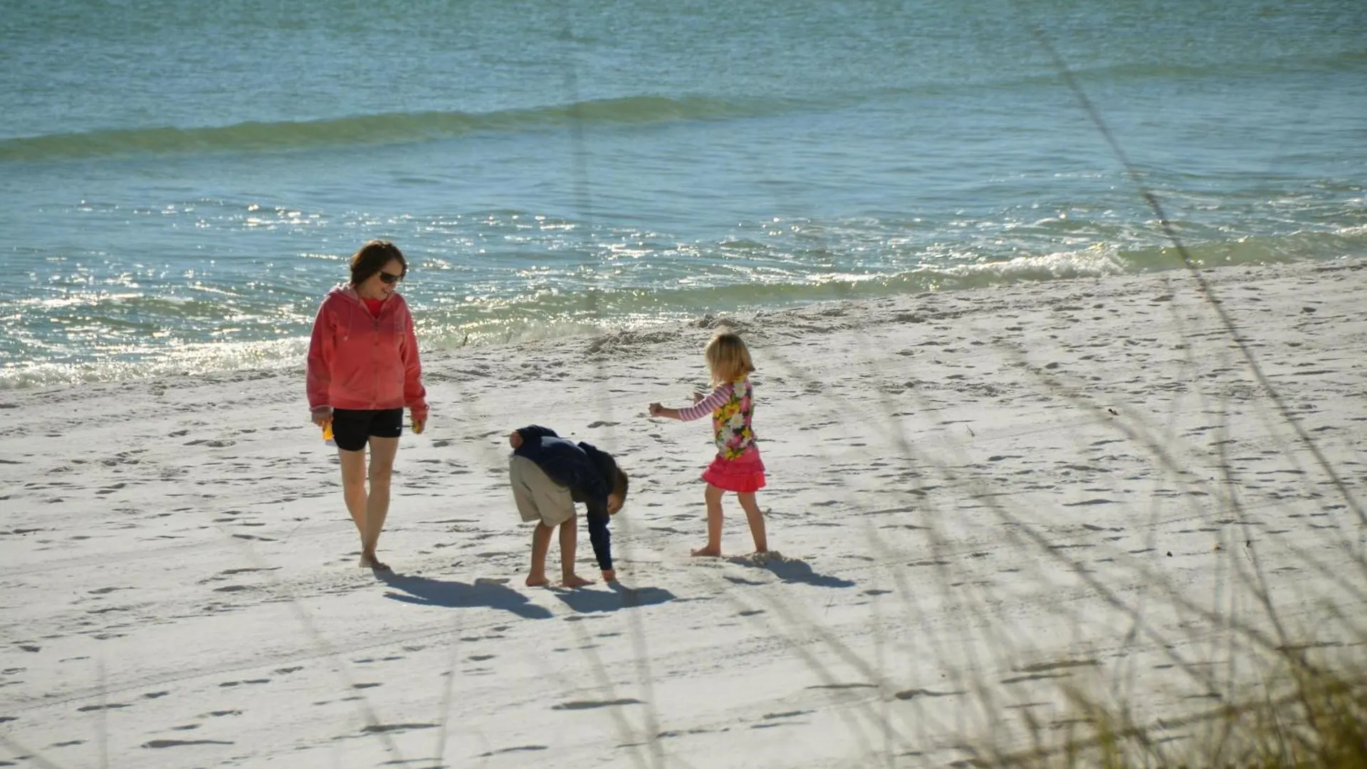 3064 - Shoreline Towers Free Beach Setup Included! Destin 0*,