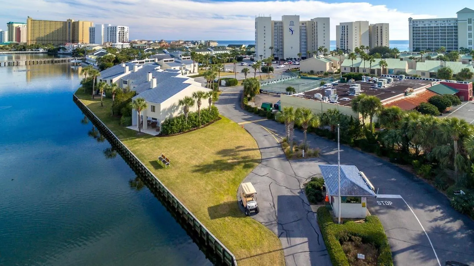 Holiday home 3064 - Shoreline Towers Free Beach Setup Included! Destin